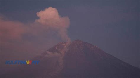 Video Gunung Berapi Semeru Di Jawa Timur Meletus Buletin Tv Malaysia