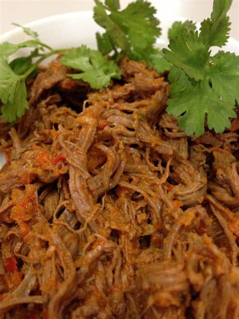 Carne guisada600 gr de carne de ternera de aguja 5 zanahorias 2 cebollas medianas 2 dientes de ajo 1 pimiento verde especias (sal, pimienta. Carne mechada vegetariana / Platos principales / Guisos ...