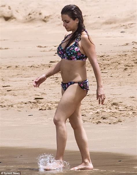 Monica Cruz Shows Off Impressive Post Baby Body In Tenerife Daily Mail Online
