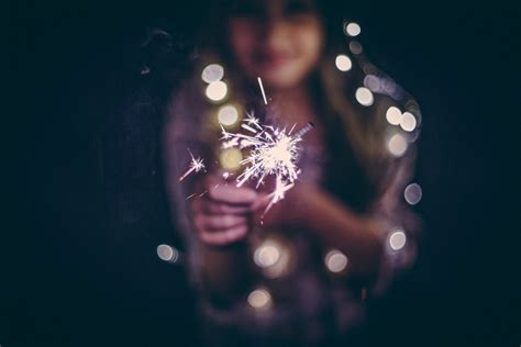 Diese regeln gelten an silvester 2020. 7 von 10 Franzosen sind bereit, die Ausgangssperre an ...