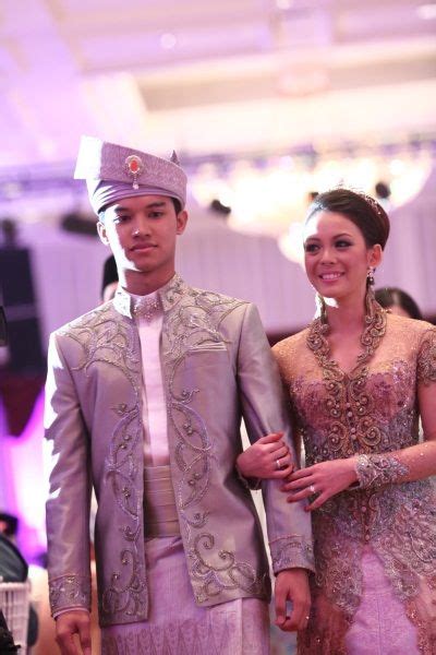 Notre idole est vivy sofinas binti yusof jusoh. Fadza Anuar & Vivy Yusof | Malay Weddings | Pinterest | Brides
