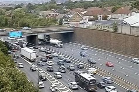 Dartford Crossing Traffic Six Miles Of M25 Queues As 50mph Winds Threaten To Close Bridge