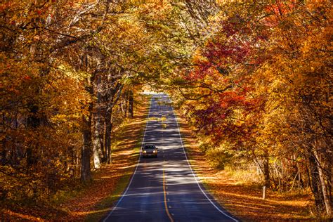 15 Best Fall Foliage Road Trips And Drives In The USA - Linda On The Run
