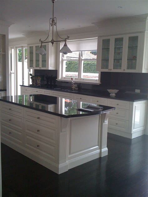 Many kitchens feature white cabinetry. Gallery | Backsplash for white cabinets, Kitchen design ...