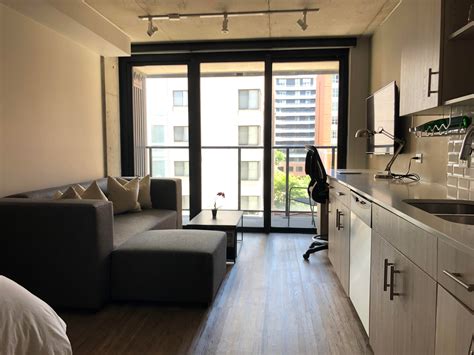 My minimalist tiny college apartment : minimalist