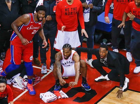 Kawhi leonard and his teammates watch as the ball bounces around the rim before falling through as time expires sunday in game 7. La Carrière de Kawhi - Médias de communication