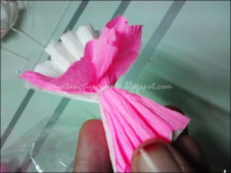 Tetapi, untuk membuat jumlah angsuran yang sama setiap bulan, maka jumlah porsi bunga yang dibayar menurun sedangkan porsi cicilan pokok pinjaman akan meningkatan. Tips Menghasilkan Origami Bunga
