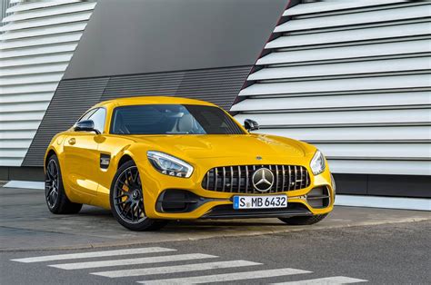 2018 Mercedes Benz Amg Gt S In Amg Solarbeam Yellow Metallic 2048 ×