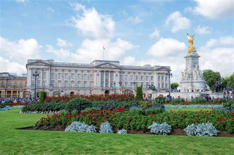 Buckingham Palace In London The Queens Main London Residence Go Guides