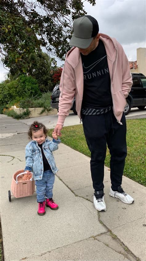 Sebastian larsson heading to newcastle united or liverpool after birmingham city exit. Sebastian Maniscalco and his 23-month-old daughter ...