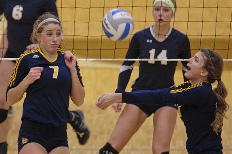 Grand Haven Volleyball Team Sweeps Grand Rapids Union 3 0 In District