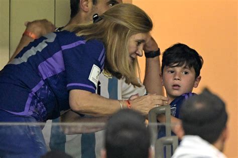 Lionel Messi Y El Emotivo Abrazo Con Su Madre Después De Ganar El