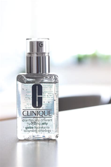 I contacted the local clinique people and pretty much brazenly asked if i could have a go. Clinique Dramatically Different Hydrating Jelly - InnenAussen