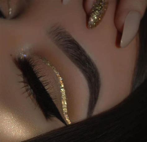 Pin By Zaira Camacho On Makeup Y Cabello Glitter Makeup Looks Makeup