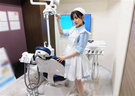 Tokyo Dentist With Maid Cosplay Staff
