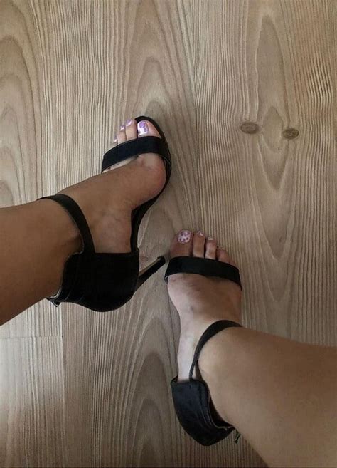 turkish pretty women in clothes showing off feet fetish ayak 376 pics 4 xhamster