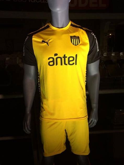 Its focus has always been on football, a sport in which the club excels, having. Camisetas Puma de Peñarol de Uruguay 2014 | Planeta Fobal