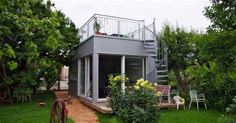 Wer ein haus selber bauen möchte, erhofft sich vor allem eine geringere finanzielle belastung. Mini-Haus: Mikrohaus mit 28 Quadratmeter plus Freisitz ...
