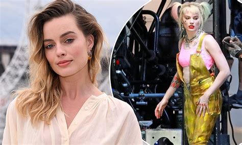 Margot Robbie Reveals How She Gets Into Character On Set Daily Mail Online