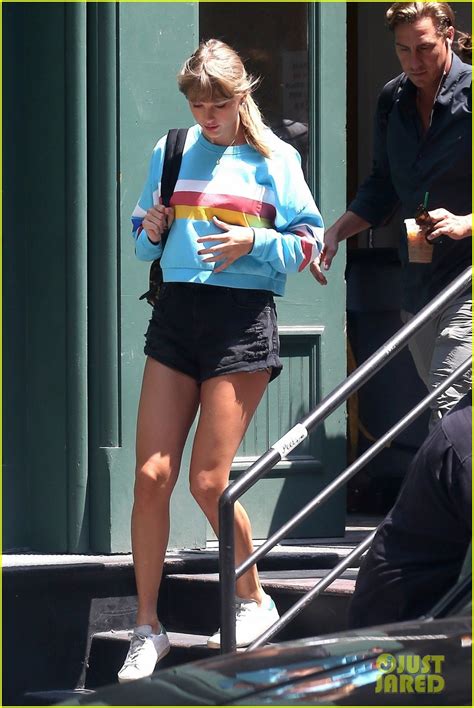 Taylor Swift Steps Out To Run Errands In Short Shorts In Nyc Photo 4125617 Taylor Swift