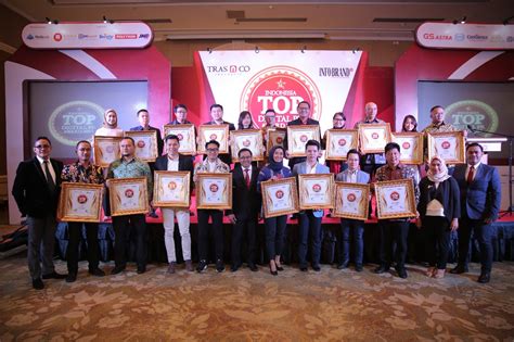 Di matamu menduduki kedudukan teratas di carta domestik & anatarabangsa rim selama seminggu dan menjadi lagu yang paling distrim selama 11 minggu. TOP Digital PR Award 2019, Bukti Keberhasilan Public ...