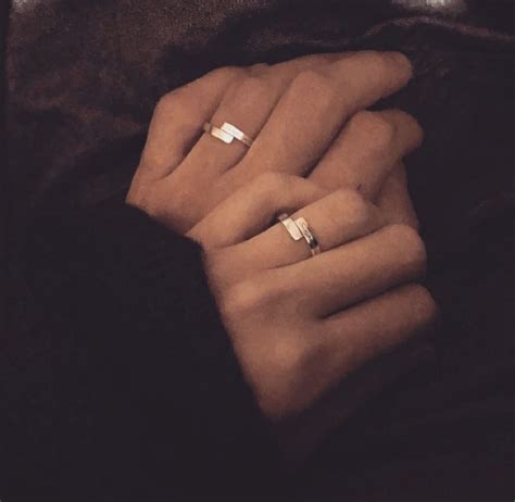 Pin by ‏﮼بنت،محمد 🌸 on يدي بيدگ لابدآ ️ (With images) | Couple hands, Ulzzang couple, Couple ...