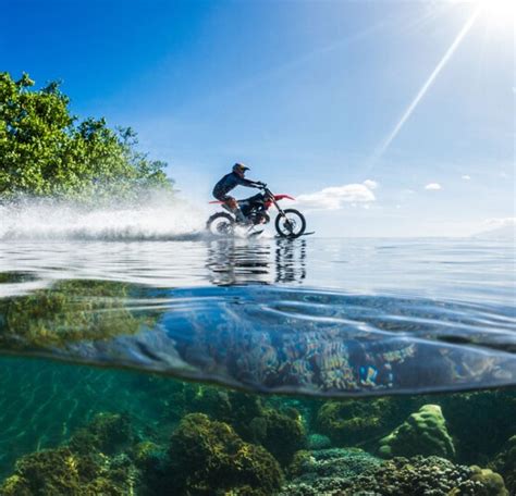 Robbie Maddison Rides Dirt Bike On Tahiti S Teahupoo Wave In Pictures