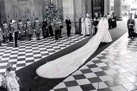 Princess Diana S Wedding Dress Had A Secret Back Up Dress