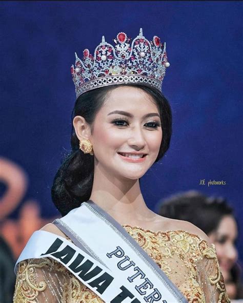 Cantik Dan Anggun Gaya Kulineran Ayu Maulida Puteri Indonesia 2020