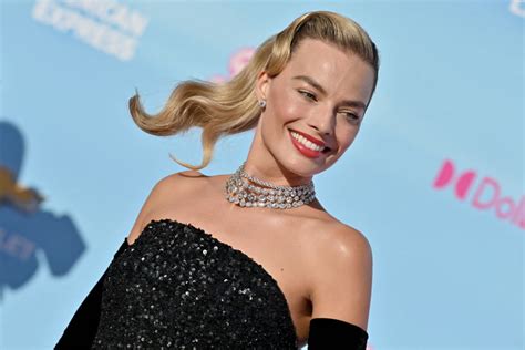 Margot Robbies Bästa Barbie Looks På Pressturnén Video