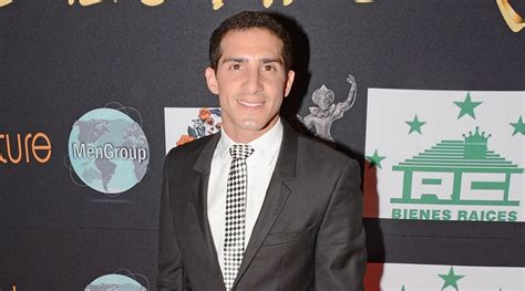 On december 13, 2020, disco ball (singer maría león). Rommel Pacheco se comprometió pero teme a la inseguridad