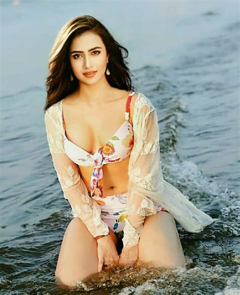 Hot And Sexy Sana Javed Pictures Are Just Too Damn Hot Fashionmonkeyz