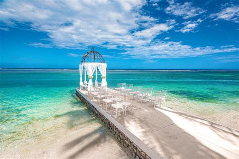 5 most exotic locations for a bahamas wedding