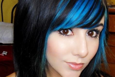 Mix the developer and powder in a small plastic bowl. 30 Pretty Blue Hairstyles for Women - Pretty Designs