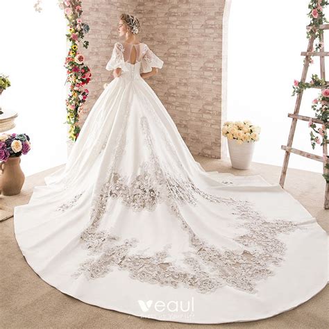 Stunning White Pierced Wedding Dresses 2018 Ball Gown V Neck 12