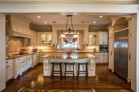 White Traditional Luxury Kitchen With Rich Wood Flooring Inu Shape With
