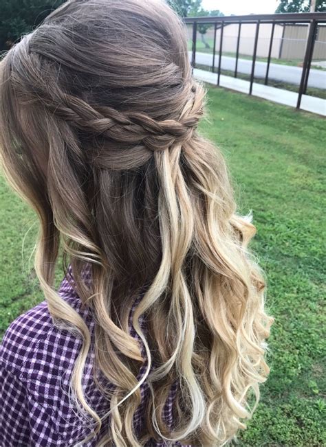 Half Uphalf Down Hair With Messy Braid And Loose Curls