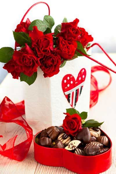 With february 14th just around the corner, it's time to begin shopping for the perfect present to express your love. Cute Valentine's Day Flowers & Chocolates.....Idea for my ...