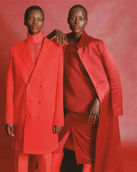 Red Monochromatic Looks Monochrome Fashion Fashion Photography