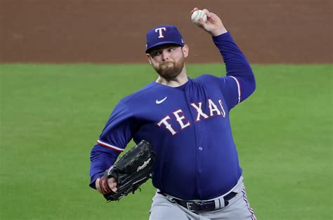 World Series-winning pitcher seeking long-term deal that Red Sox are width=