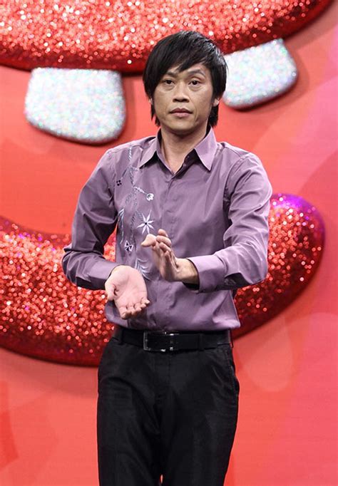 Được phong danh hiệu nghệ sĩ ưu tú năm 2015 và là nghệ sĩ hải ngoại đầu tiên được phong tặng danh hiệu này. Hoài Linh liên tục ăn hiếp Chí Tài-Phim