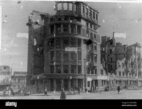 Destoyed Buildings In Stalingrad 1942 17 Stock Photo Alamy