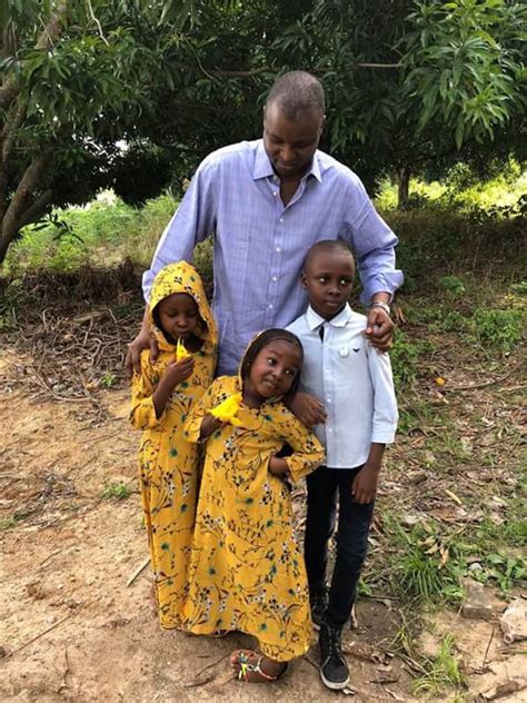 Jul 30, 2021 · july 30, 2021 davido's aide, isreal has defended nigerian decorates police officer, abba juari who was indicted for being part of a fraud ring with embattled nigerian socialite, popularly known as ray hushpuppi. Abba Kyari And His Children Pose In The Farm (Photos ...