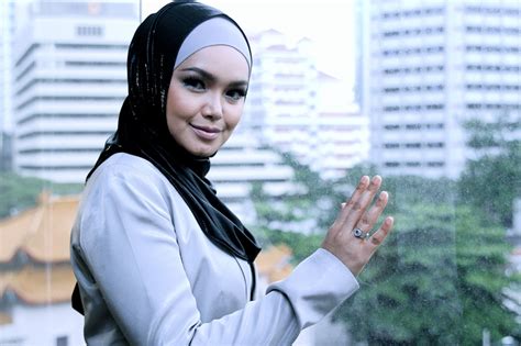 سيتي نورهاليزا بنت تارودين ; Gambar Siti Nurhaliza di Sidang Media Konsert Live In KLCC