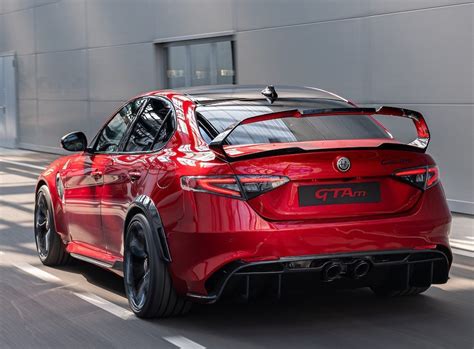Officieel Alfa Romeo Giulia Gta Is Beest Van Een Auto Autoblognl