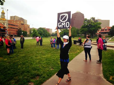 tkc breaking and exclusive news kansas city march against monsanto overtakes the country club