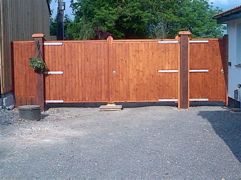Bespoke Driveway Gates Finished The Wooden Workshop Bampton Devon