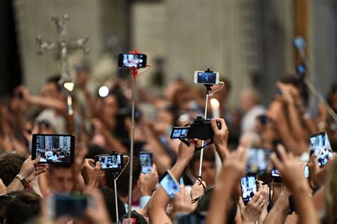 Italy Milan Bans Selfie Sticks To Curb ‘anti Social Behavior Observer