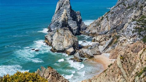 Covid 19 Praias De Sintra Sem Toldos E Barracas Este Verão Portugal
