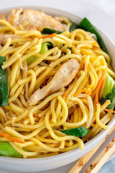 You can pair it with any beverage still, as yummy and tempting as lo mein may be, it's really not something you should be ordering from a chinese restaurant. Chicken Lo Mein - Jessica Gavin